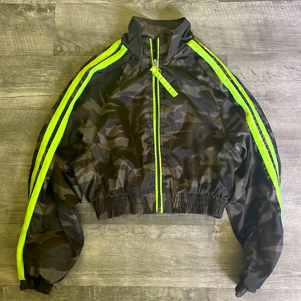 New Look size medium camouflage and neon green